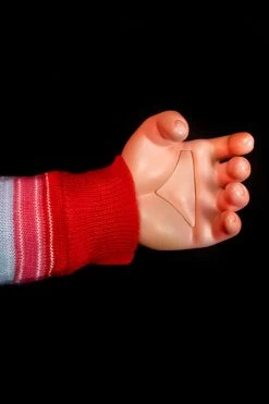 TRICK OR TREAT STUDIOS Ultimate Chucky Doll [Lifesize 29"] -Alchemy Store uc handdetail1