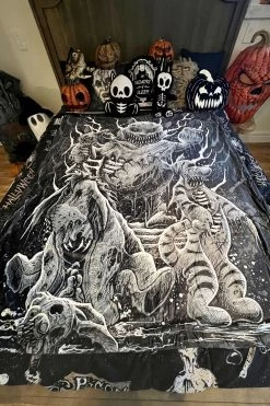 Winnie The Pooh's Bloody Honey Throw Blanket 15 Winnie The Pooh's Bloody Honey Throw Blanket -Alchemy Store winnie the pooh blanket 01