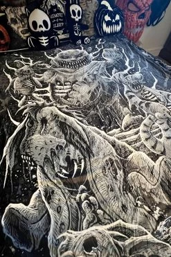 Winnie The Pooh's Bloody Honey Throw Blanket 13 Winnie The Pooh's Bloody Honey Throw Blanket -Alchemy Store winnie the pooh blanket 02