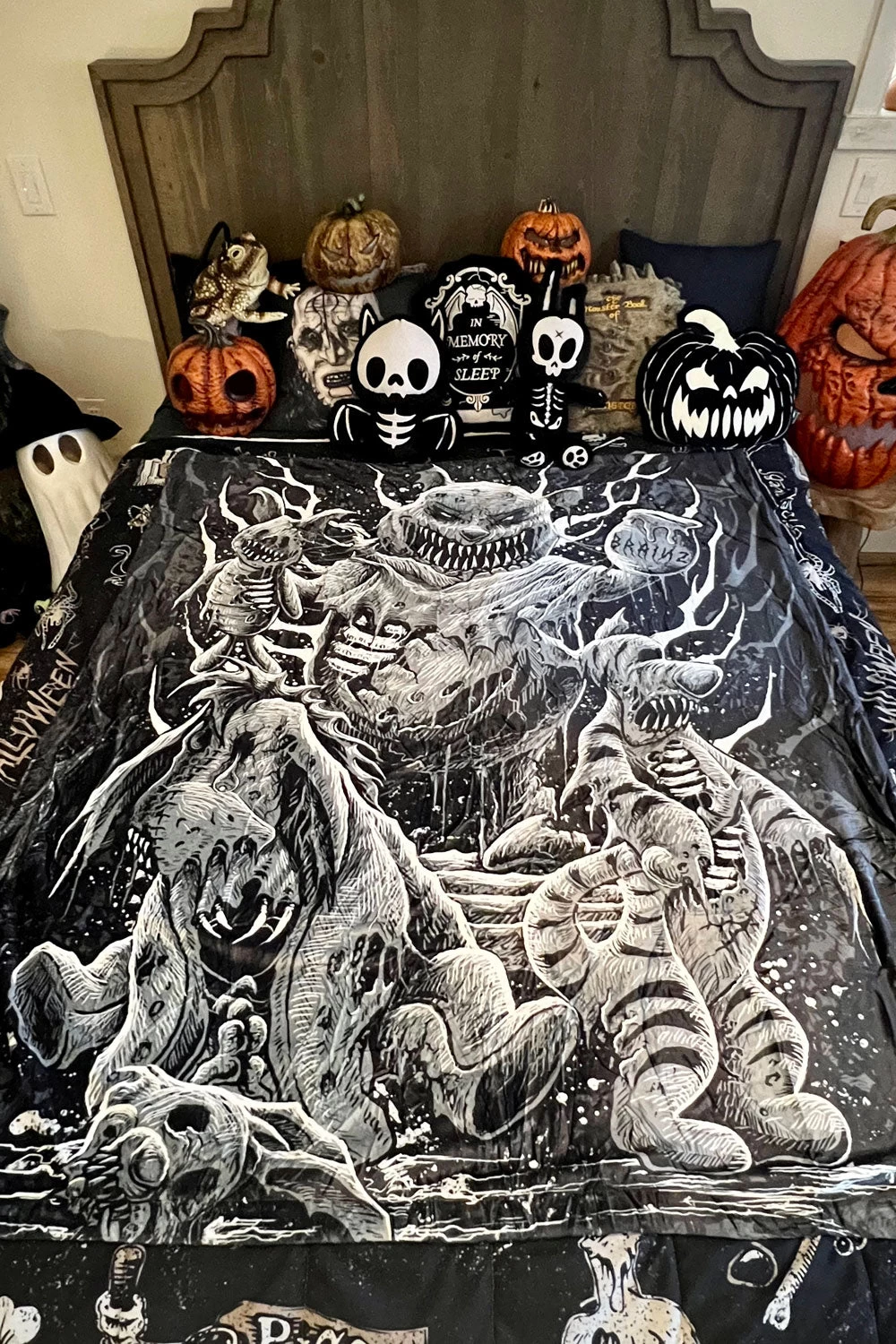 Winnie The Pooh's Bloody Honey Throw Blanket 4 Winnie The Pooh's Bloody Honey Throw Blanket - Image 2